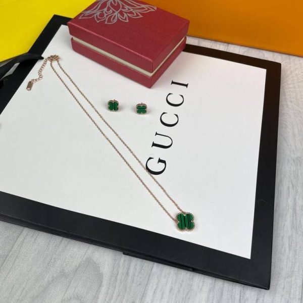 Van Cleef & Arpels Necklace and Ear Ring green