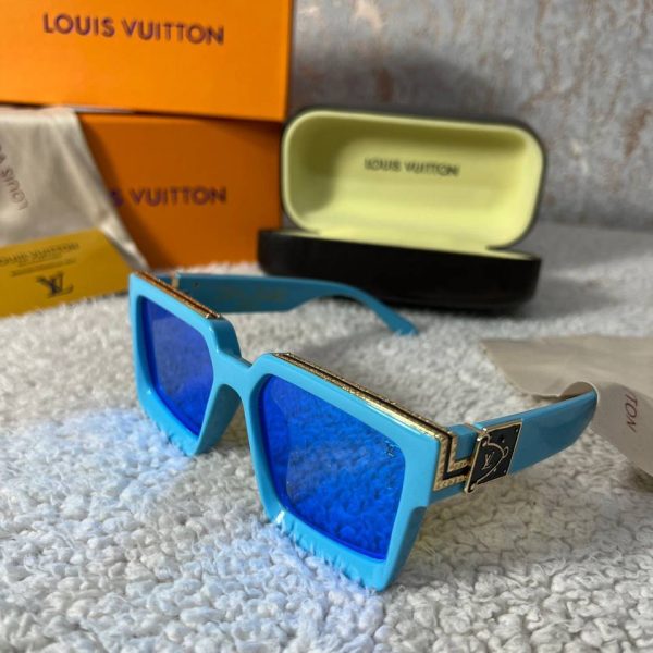 Louis Vuitton Blue Sunglasess braod Pilot