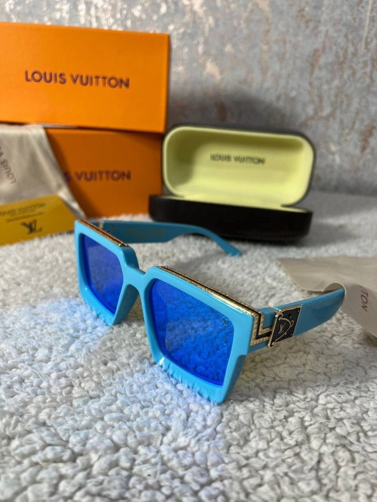 Louis Vuitton Blue Sunglasess braod Pilot