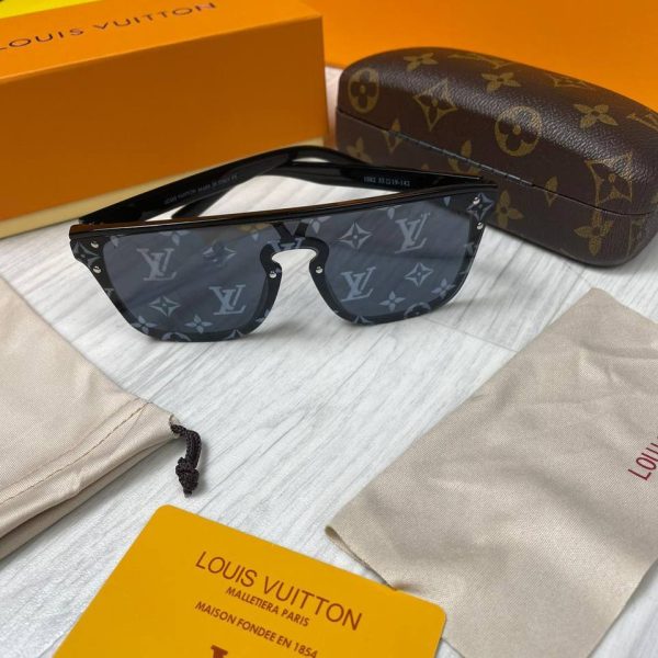 Louis Viutton classy Pearl Frame Sunglasses
