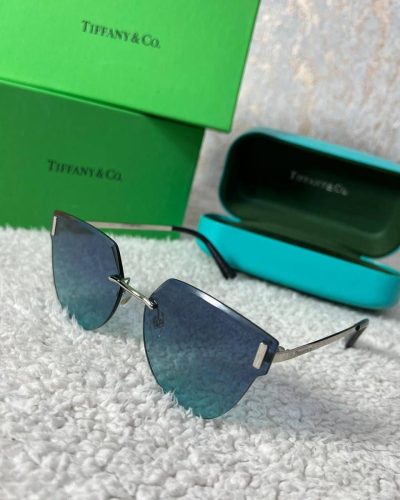 Tiffany & Co. Curved Square Frame Blue Sunglasess Tiffany & Co. Curved Square Frame Blue Sunglasess