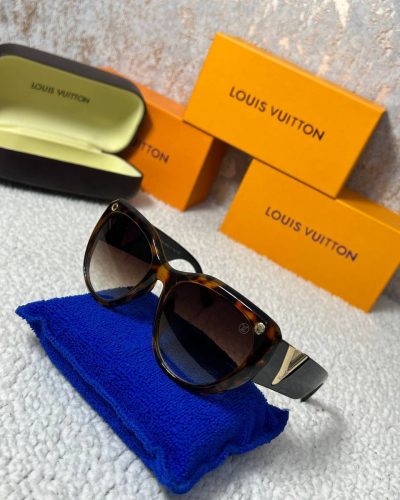 Louis Vuitton Classy Brown Frame Eyewear Louis Vuitton Classy Brown Frame Eyewear