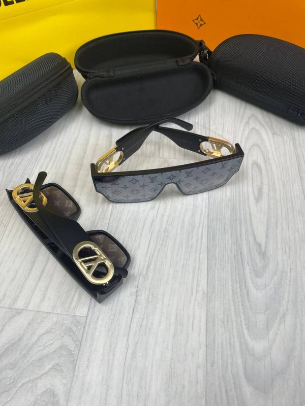 35869Louis Vuitton Black Curved Frame with Golden Logo50325 Louis Vuitton Black Curved Frame with Golden Logo