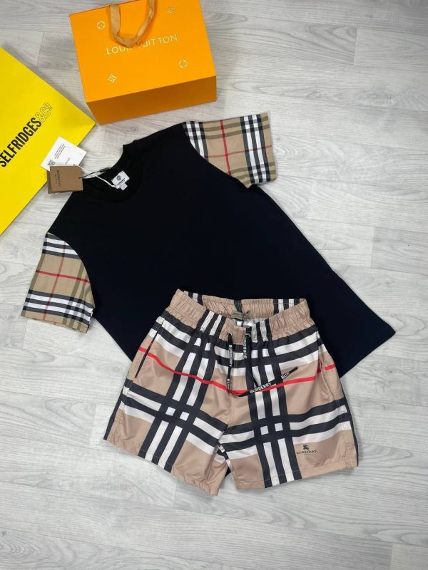 Burberry Vintage Check T-shirts and Shorts set in Black T-Shirt Burberry Vintage Check T-shirts and Shorts set in Black T-Shirt