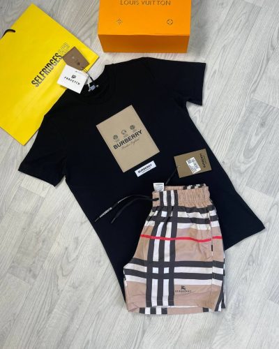 Burberry London England T-shirts with Beige Check Shorts in Black Colour