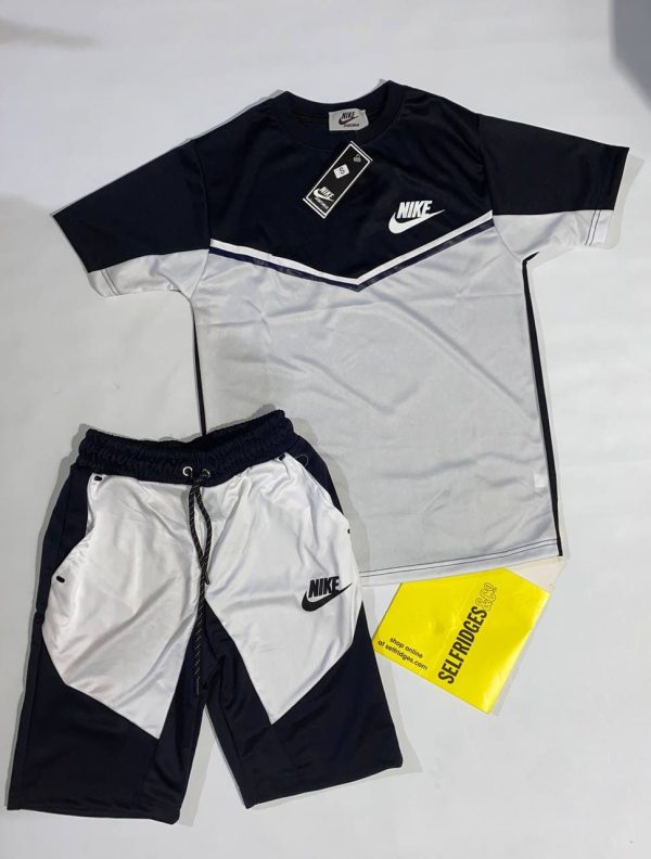 Nike T-shirts and Shorts set in Black & White Nike T-shirts and Shorts set in Black & White