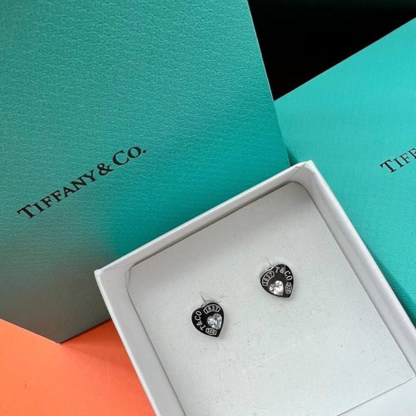 Tiffany & Co. Black Heart Shape Elegant Earing