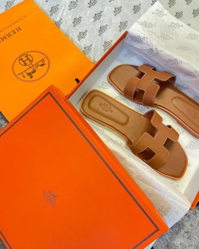 Hermes Oran Caramel Slider