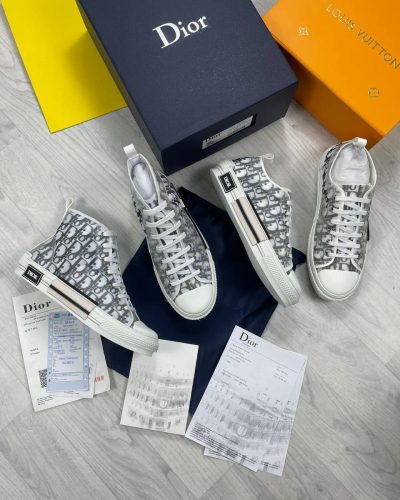 Dior White Sneakers Comes with Full Box and Full Packaging as show in the Video