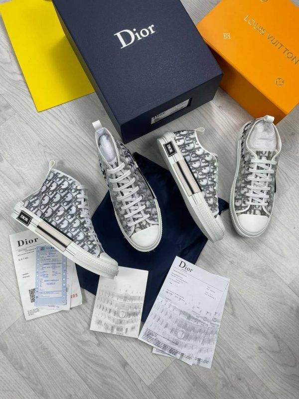 Dior White Sneakers Comes with Full Box and Full Packaging as show in the Video