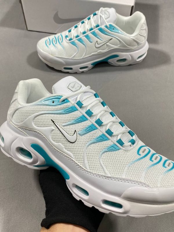 Nike Airmax Sneakers in white with blue fury color Nike Airmax Sneakers in white with blue fury color