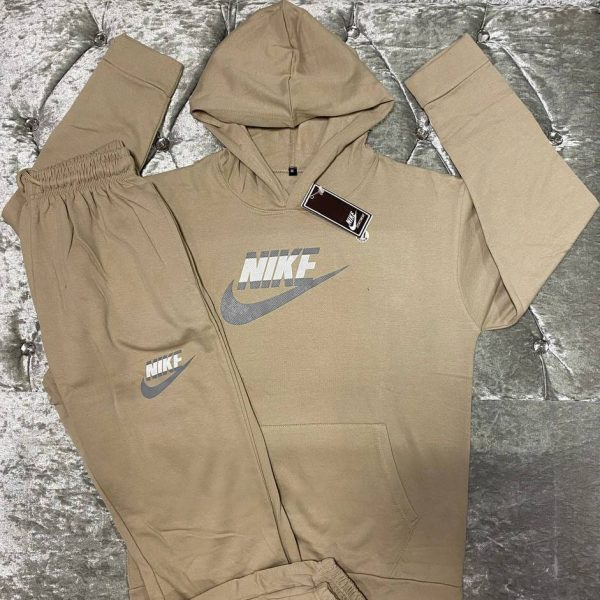 Ladies Nike Tracksuit in beige Colors