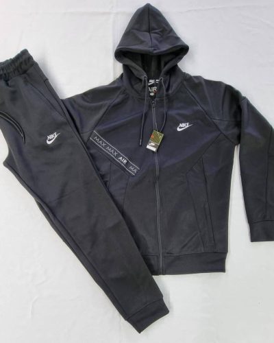 Nike Airmax Park Tracksuit in black Color