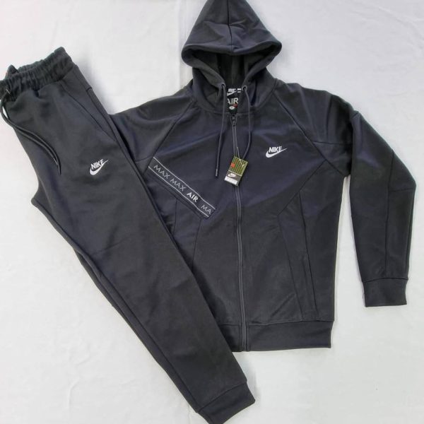 Nike Airmax Park Tracksuit in black Color