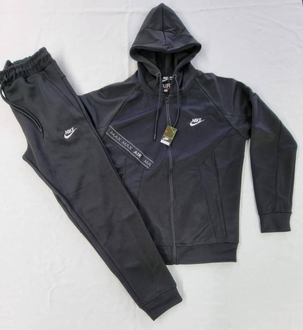 Nike Airmax Park Tracksuit in black Color