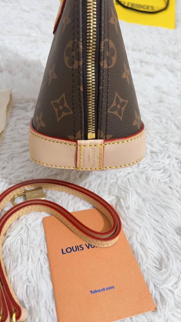 Side Angle Showing Structure and Stitch Detailing of the Fake LV Alma Handbag Side Angle Showing Structure and Stitch Detailing of the Fake LV Alma Handbag