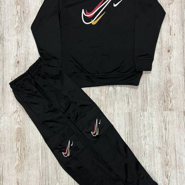 Nike Multi Fleece Tracksuit in black Color