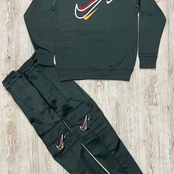Nike Multi Fleece Tracksuit in green Color