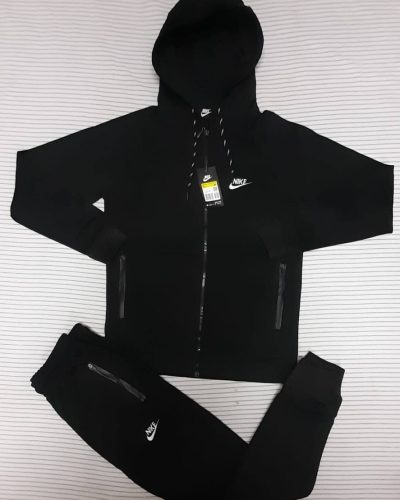 Nike Tracksuit with Zipper Pockets in black Color