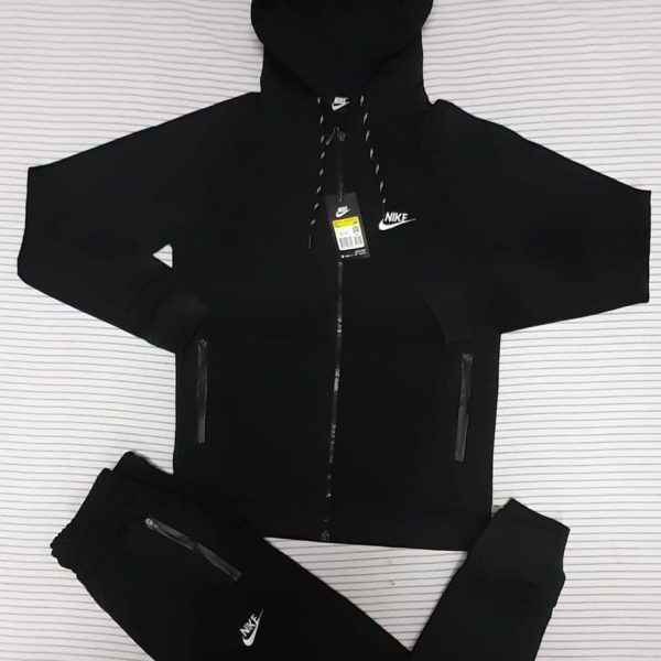 Nike Tracksuit with Zipper Pockets in black Color