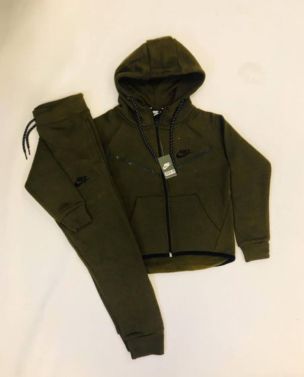 Kid’s Nike Tech Tracksuit in green Color Kid’s Nike Tech Tracksuit in green Color