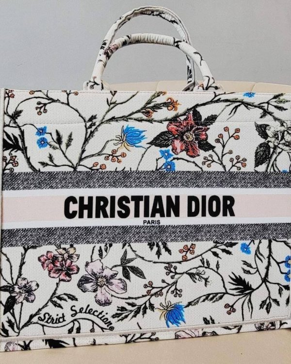 Dior Book Tote – Elegant Floral Design