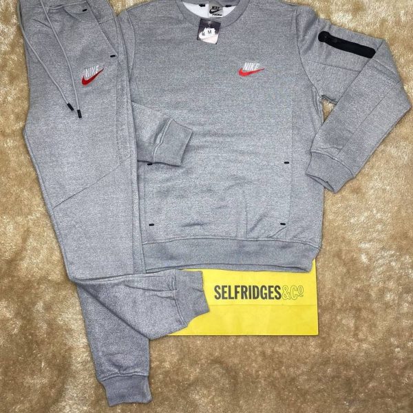 Nike Men’s Fleece Tracksuit in light grey Color