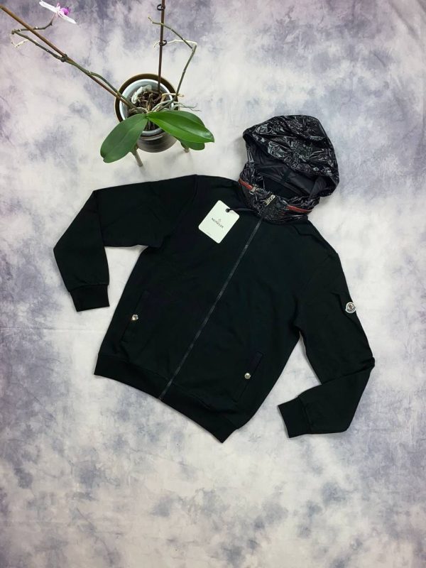 Moncler Men Women Zip Hoodie Jackets in black color Moncler Men Women Zip Hoodie Jackets in black color