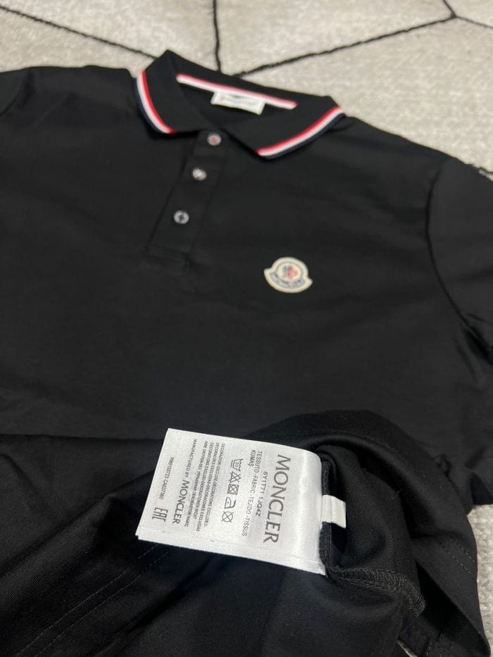 Moncler Replica Polo Shirts for Men & Women Logo Patch, Half Sleeve In Black Colour