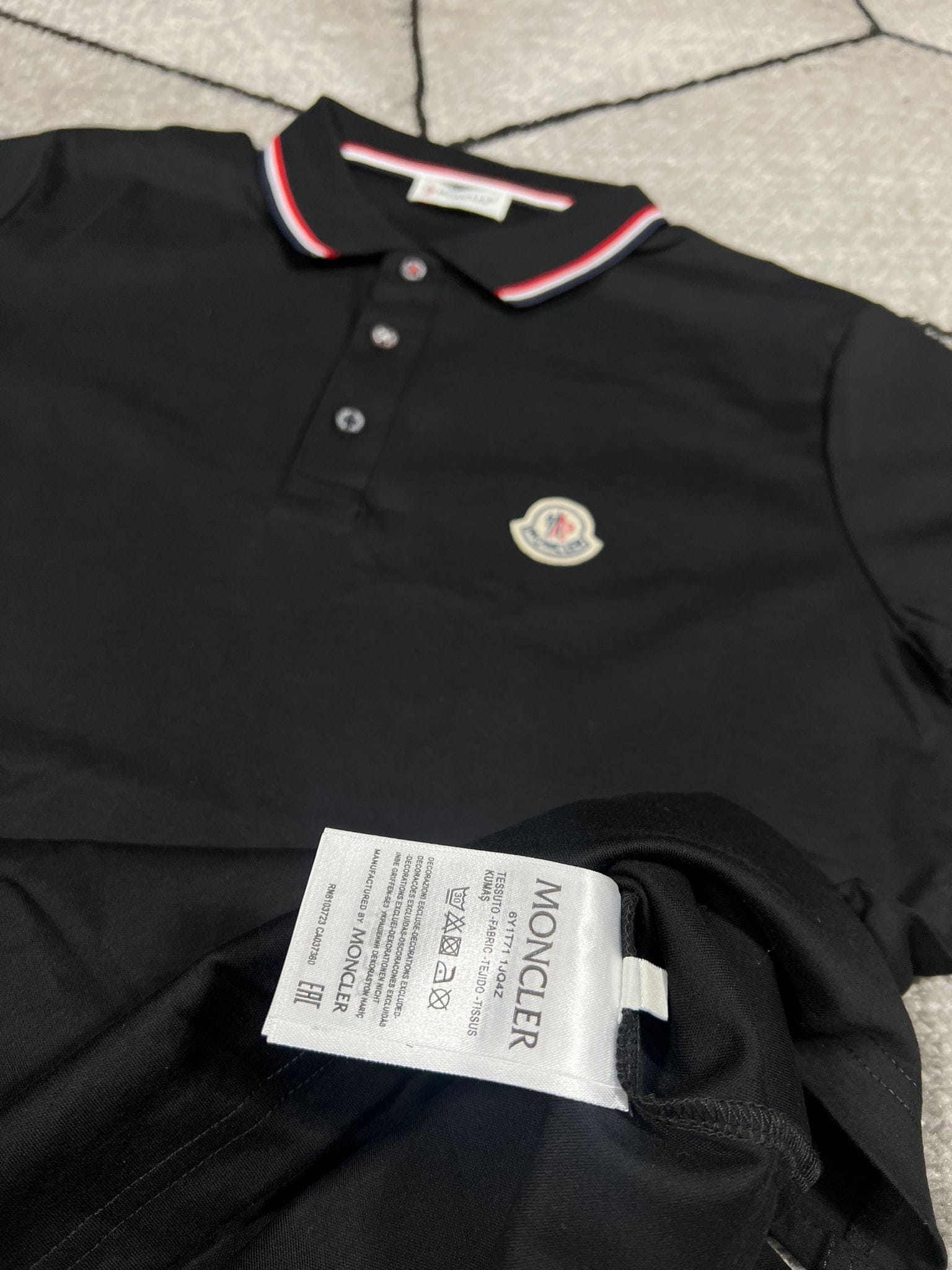 Moncler Replica Polo Shirts for Men & Women Logo Patch, Half Sleeve In Black Colour
