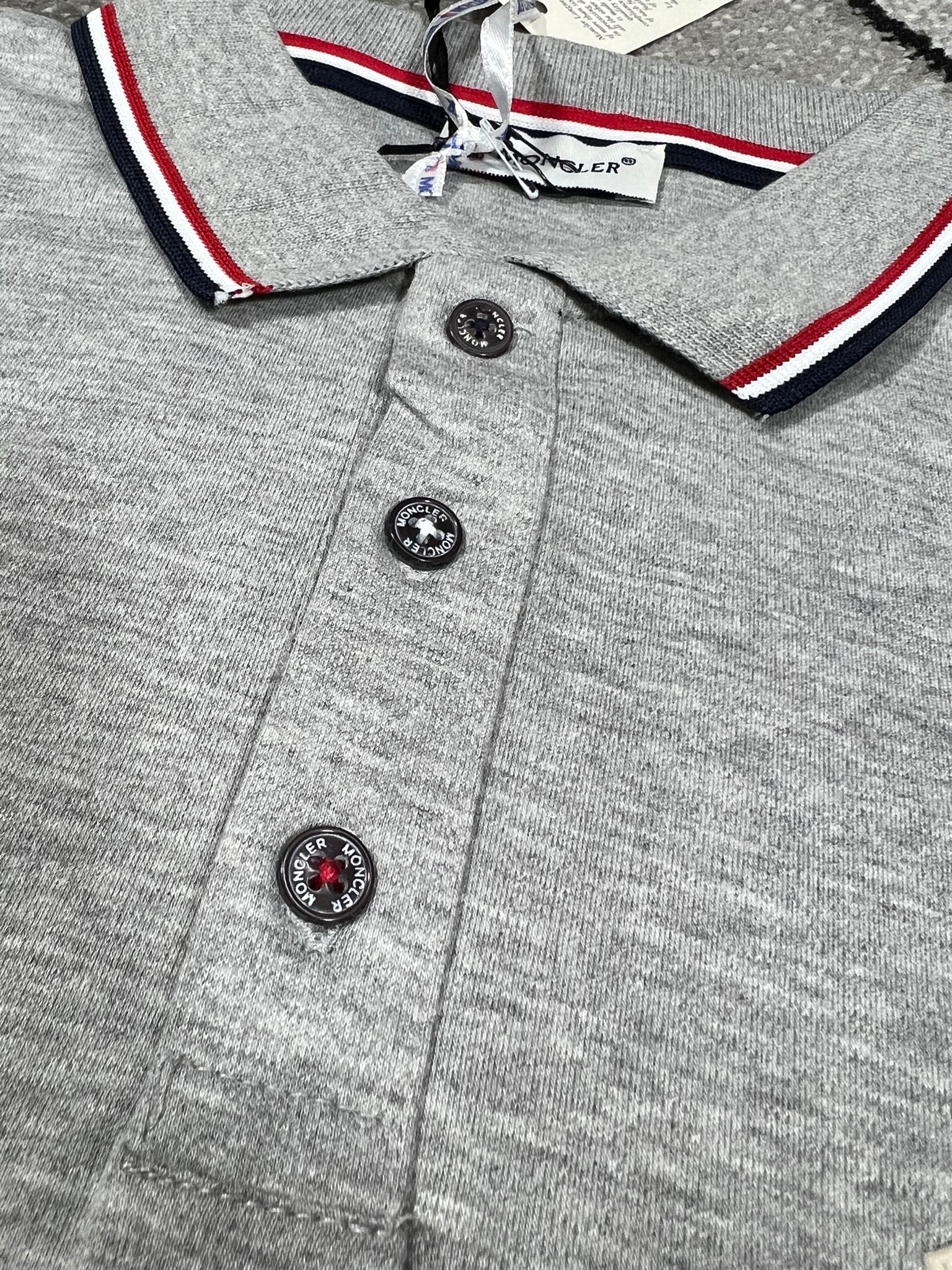 Moncler Replica Polo Shirts for Men & Women Logo Patch, Half Sleeve In Dark GreyColour