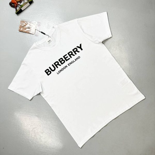 Burberry London England T-shirt in white color