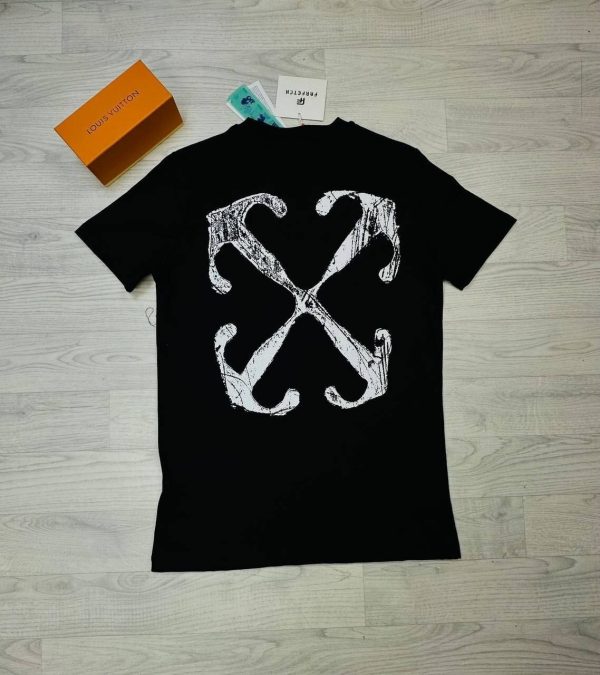 T-shirts Scratch Arrow Logo Print in black color T-shirts Scratch Arrow Logo Print in black color