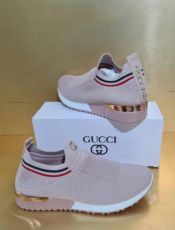 Gucci Pumps Style Comfort Trainer In black color Gucci Pumps Style Comfort Trainer In pink color