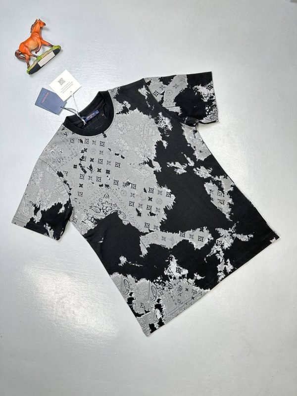 Louis Vuitton LV Monogram T-shirts in black color Louis Vuitton LV Monogram T-shirts in black color