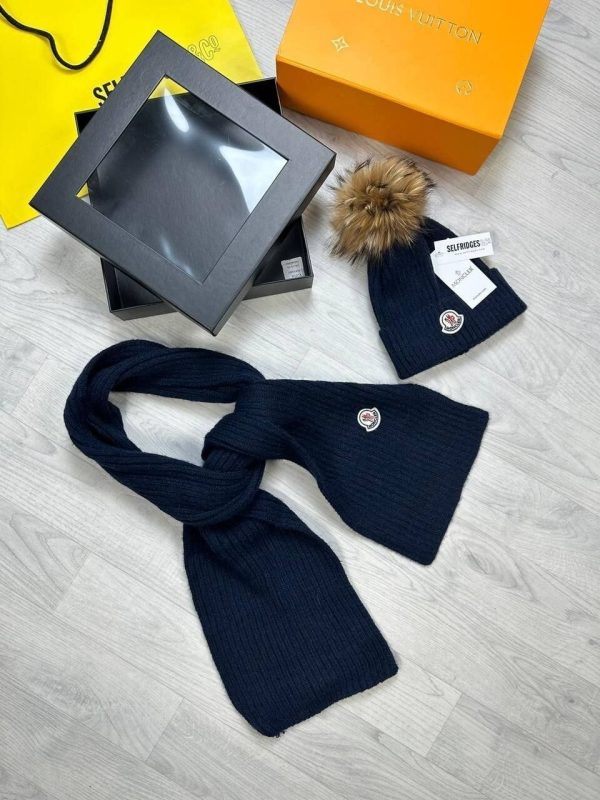 Moncler Women’s Reps Hats blue Scarf Moncler Women’s Reps Hats blue Scarf