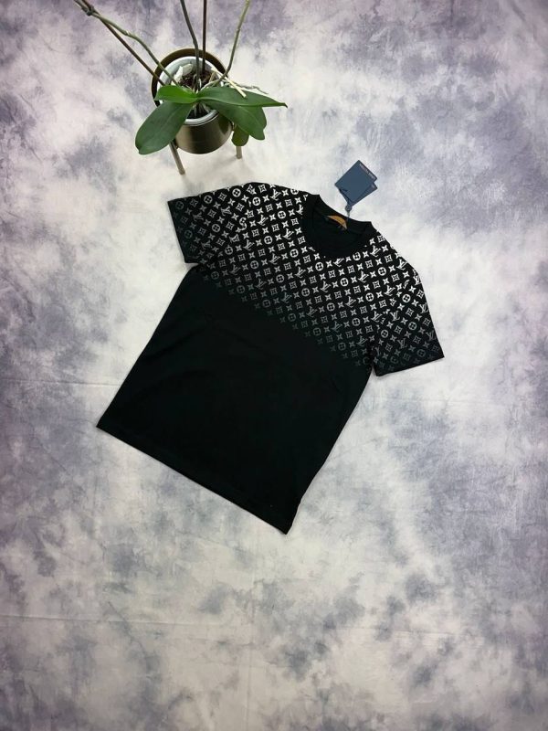 Louis Vuitton Monogram Gradient T-shirts in black Color Louis Vuitton Monogram Gradient T-shirts in black Color