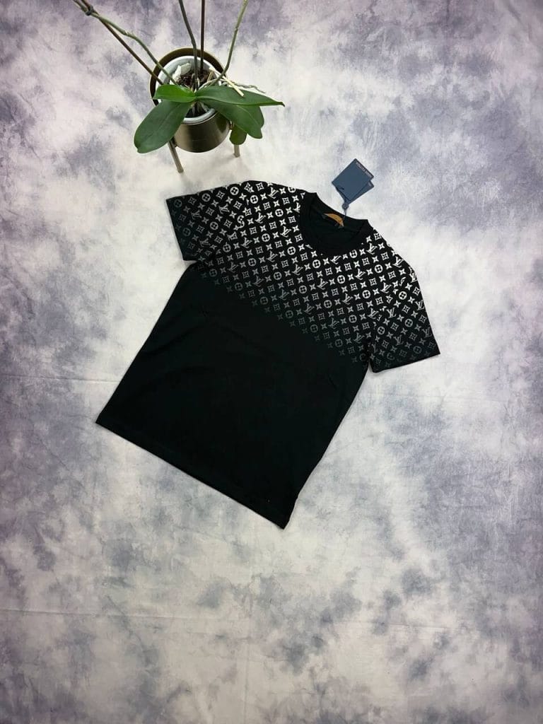 Louis Vuitton Monogram Gradient T-shirts in black Color