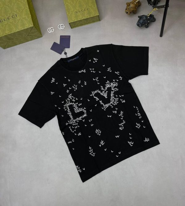 Louis Vuitton Mens Womens T-shirt in black color Louis Vuitton Mens Womens T-shirt in black color