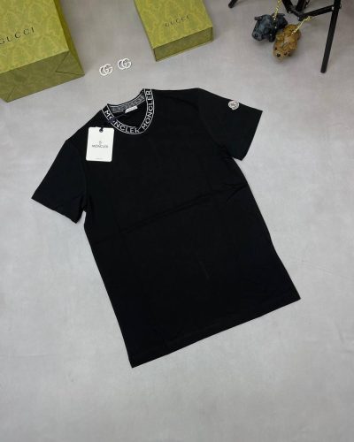 Moncler Men Women Replica T-shirts With Collar Logo in black color