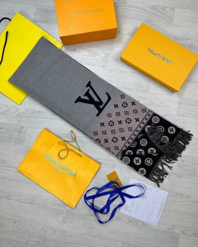 Loius Vuitton Scarf in black color