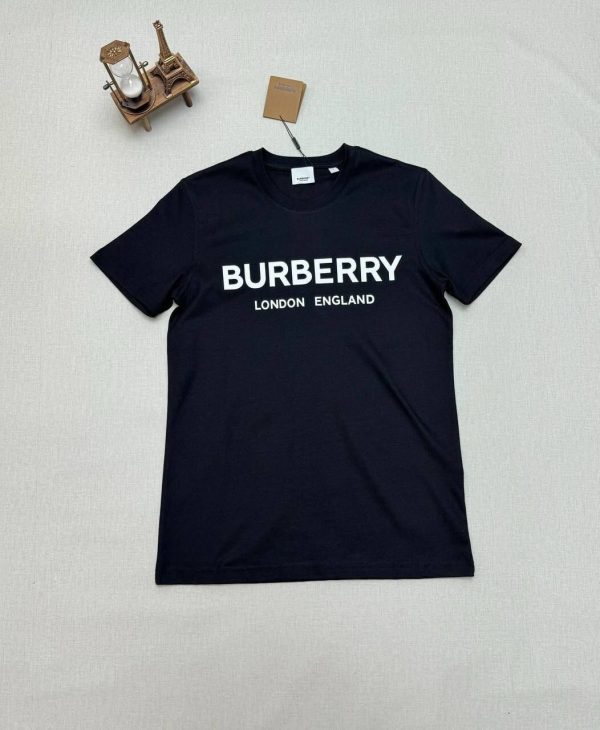 Burberry London England T-Shirt Printed Tshirt in black color Burberry London England T-Shirt Printed Tshirt in black color