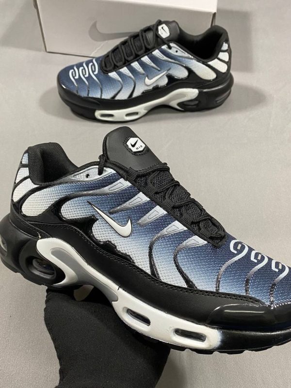 Nike Air Max TN Sneakers in black with blue fade color Nike Air Max TN Sneakers in black with blue fade color