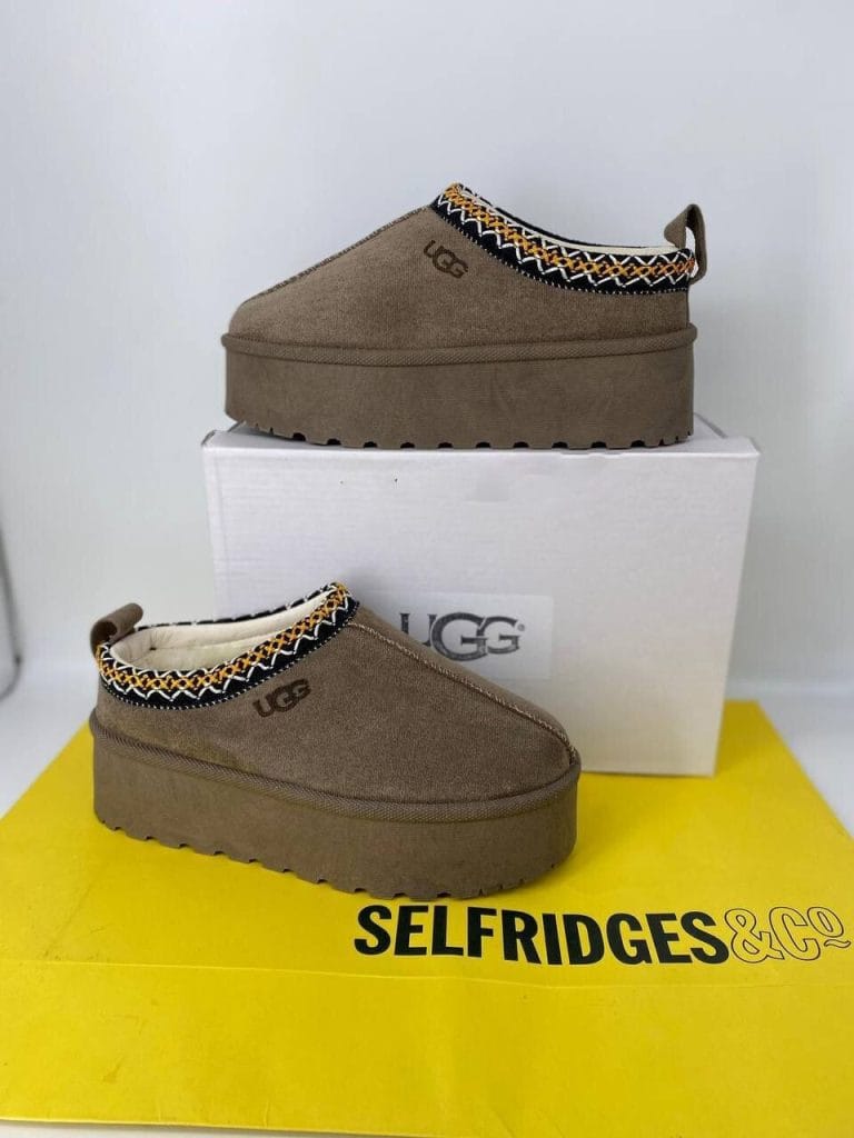 Ugg Slippers in brown Color
