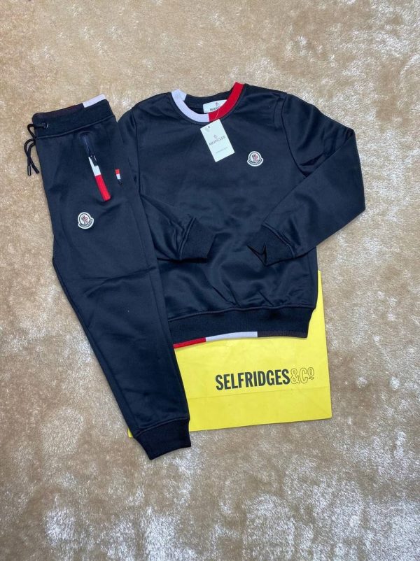 MONCLER KIDS TRACKSUIT in black Color MONCLER KIDS TRACKSUIT in black Color