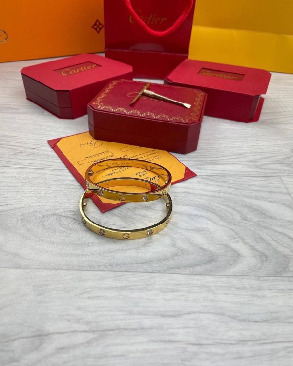 Cartier Trendy Stylish Bracelet in Gold Colour Cartier Trendy Stylish Bracelet in Gold Colour