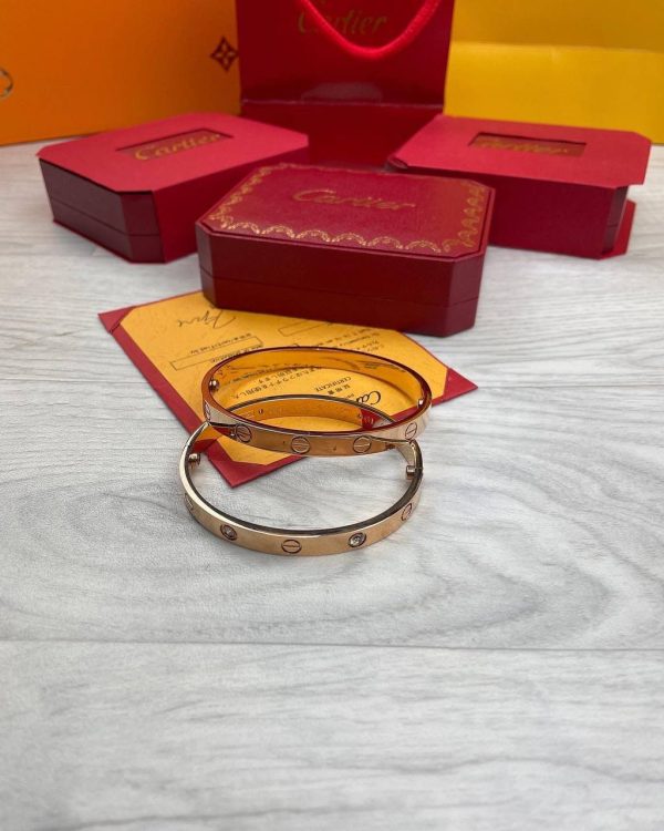 Cartier Trendy Stylish Bracelet in Rose Gold Colour Cartier Trendy Stylish Bracelet in Rose Gold Colour