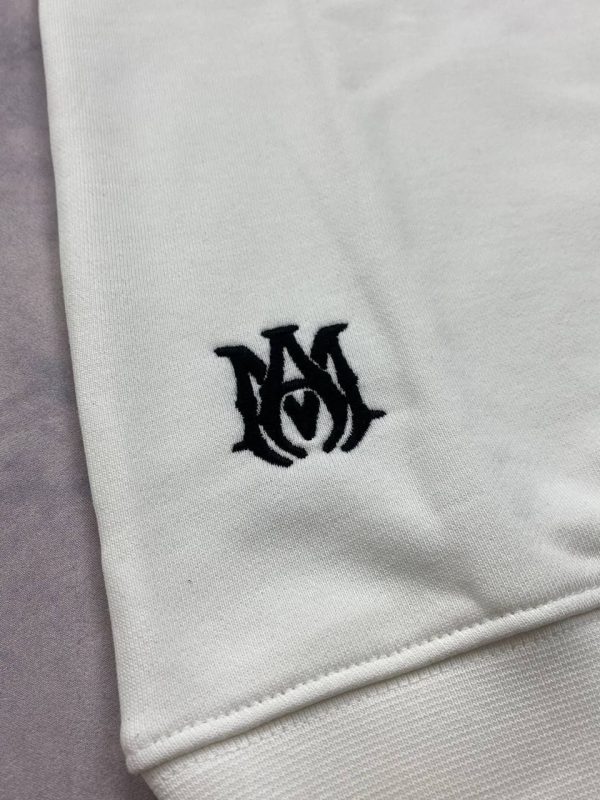 Close-up Amiri logo on jumper white black Close-up Amiri logo on jumper white black