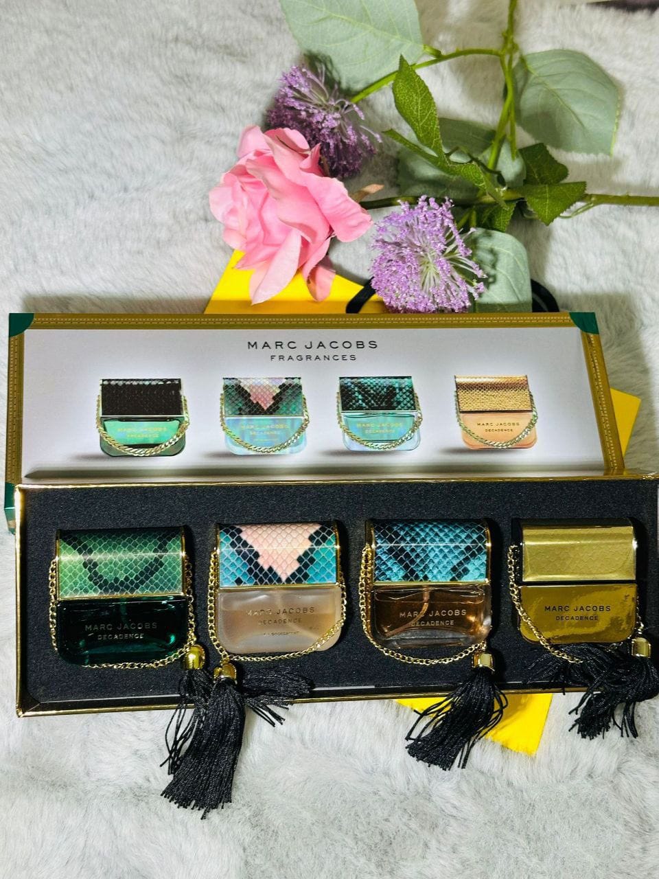 Marc Jacobs Men's Perfume Gift Set – 4 Miniature Fragrances - Image 2