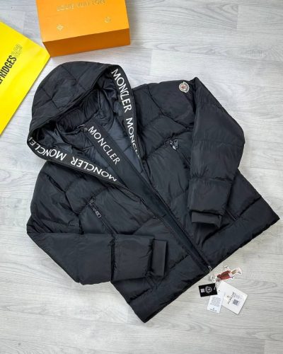 Moncler Montcla Puffer Jacket in black color